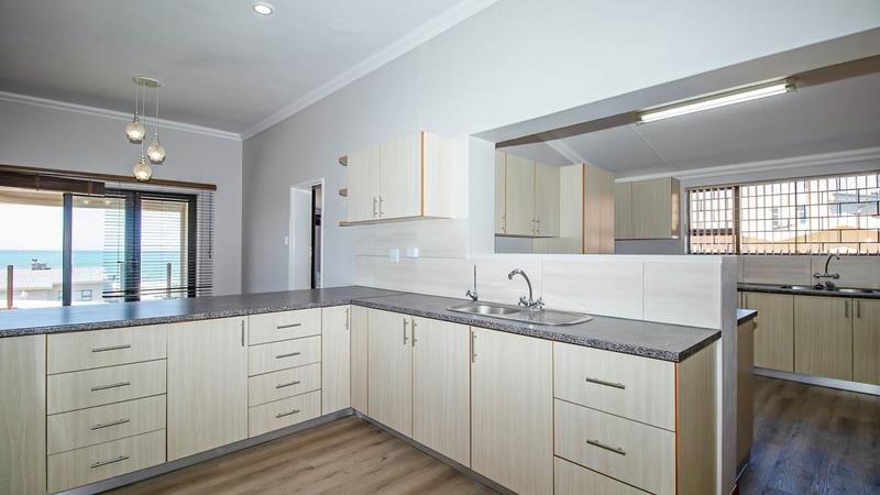 5 Bedroom Property for Sale in Jongensfontein Western Cape